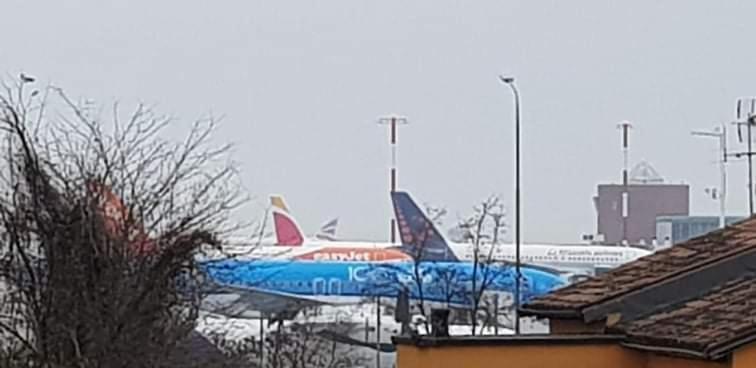 B&B "Gabriel&Melissa" Airport View - Nuova - Ristrutturato Gennaio 2022 เตสเซรา ภายนอก รูปภาพ