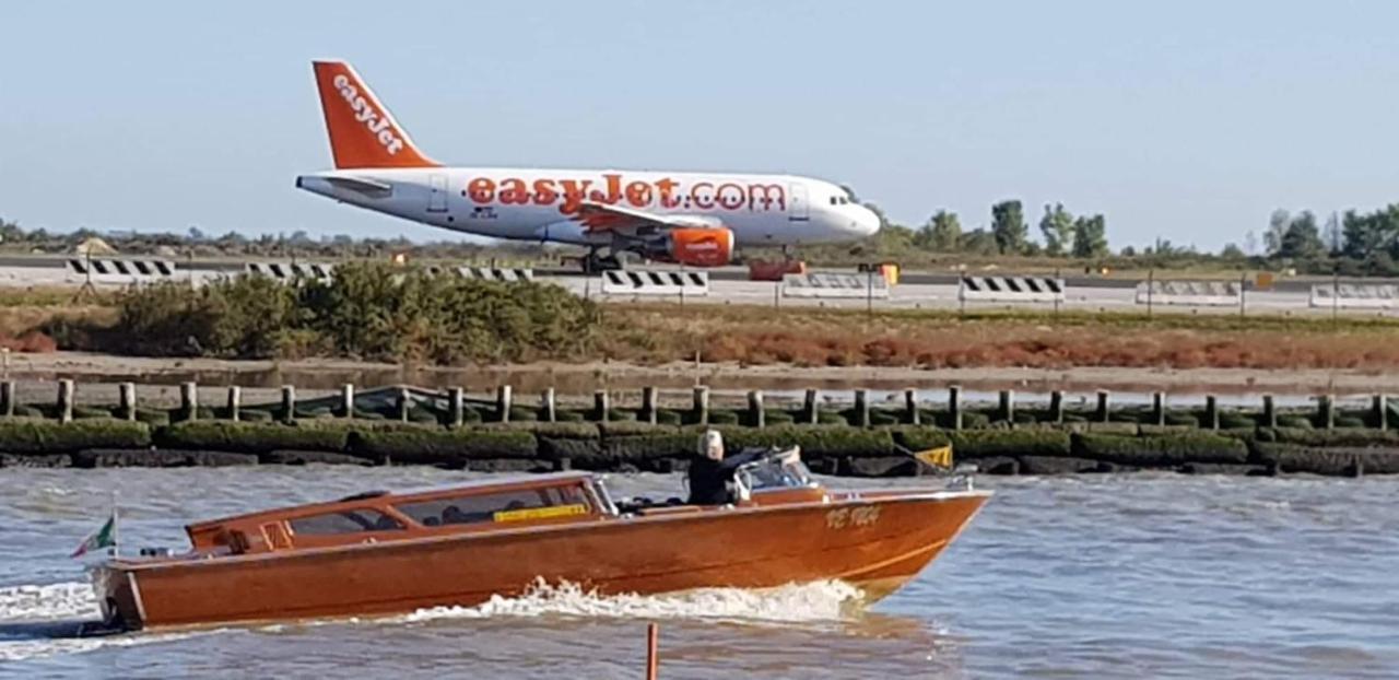 B&B "Gabriel&Melissa" Airport View - Nuova - Ristrutturato Gennaio 2022 เตสเซรา ภายนอก รูปภาพ